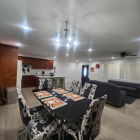The Jazzy Escape Villa ไมอามี ภายนอก รูปภาพ