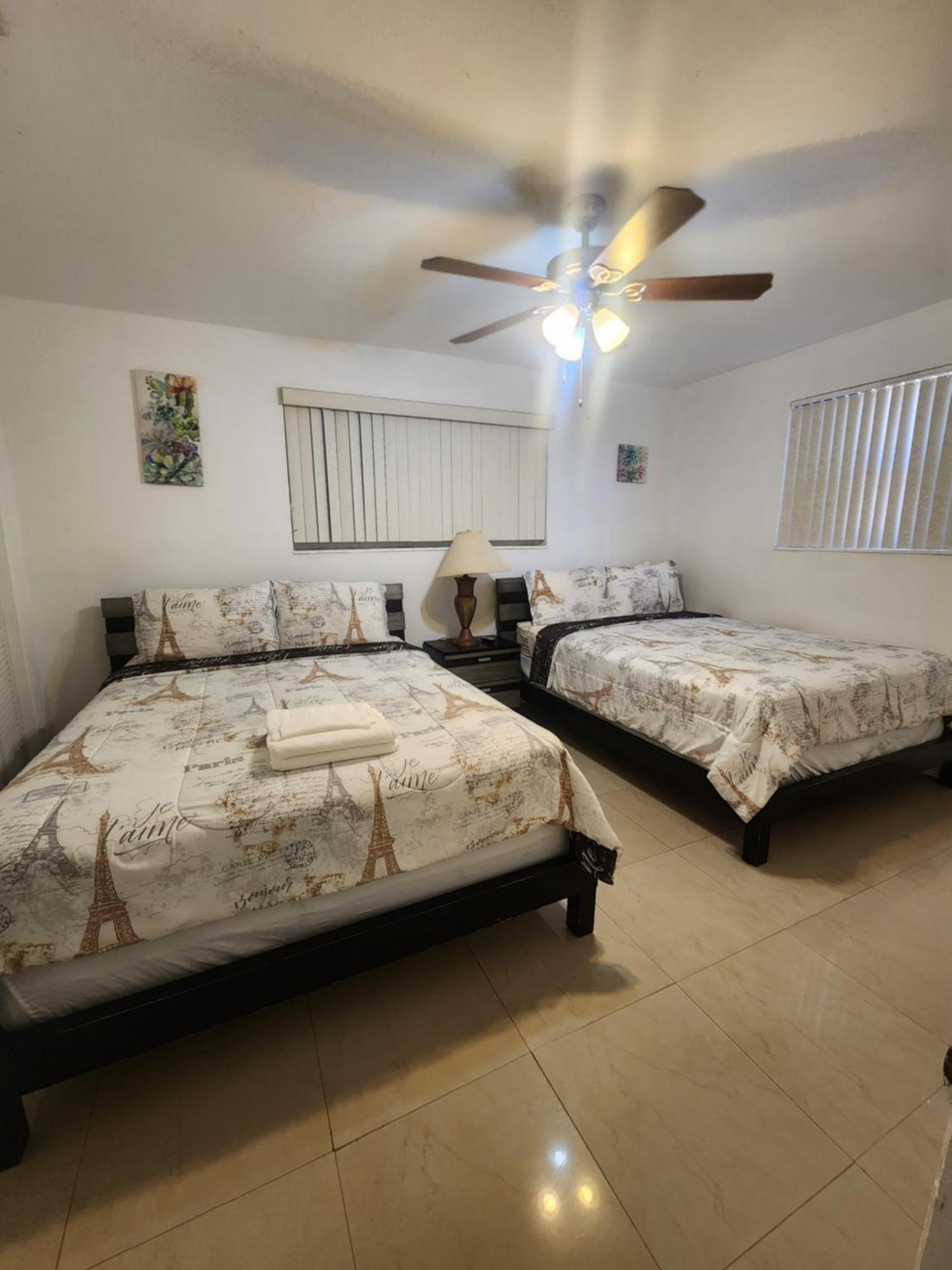 The Jazzy Escape Villa ไมอามี ภายนอก รูปภาพ