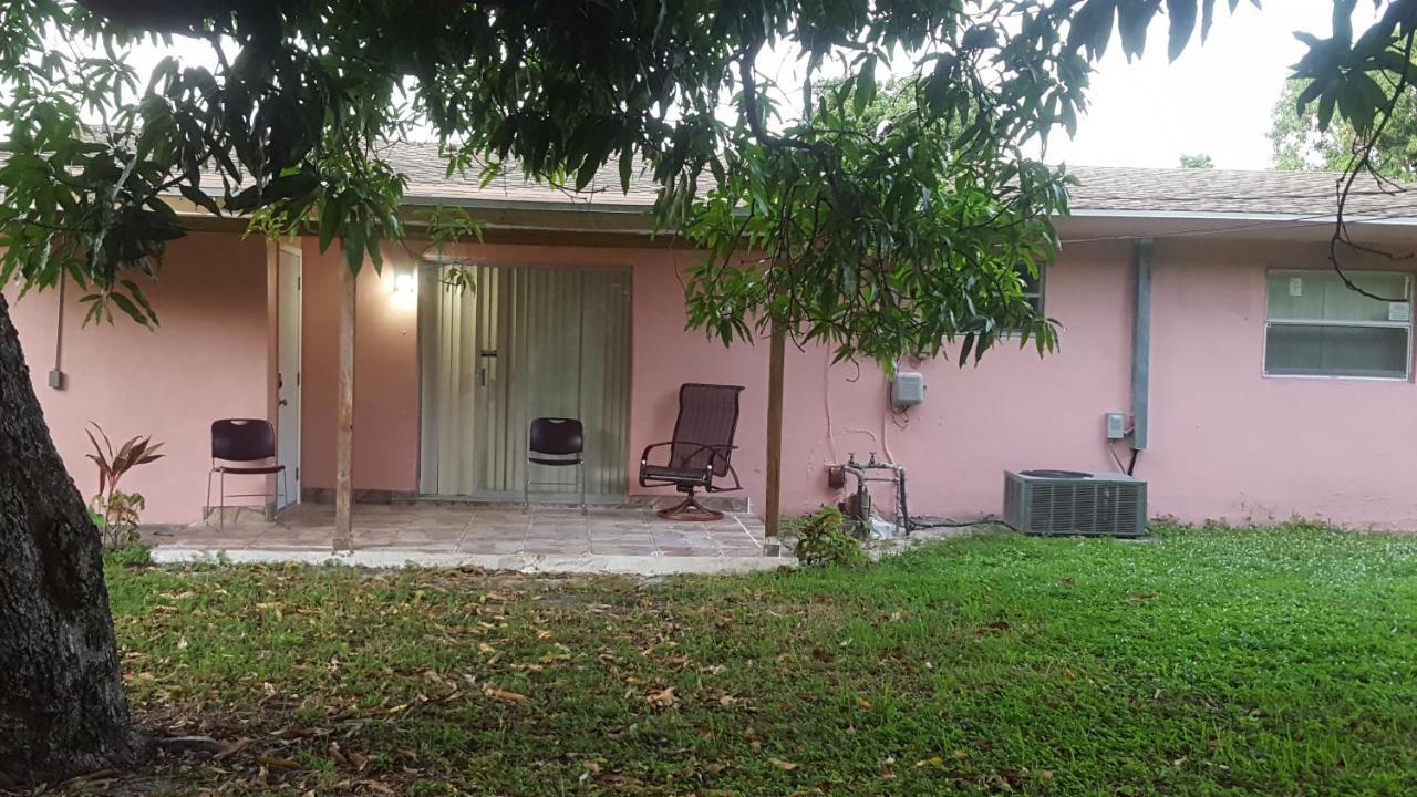 The Jazzy Escape Villa ไมอามี ภายนอก รูปภาพ